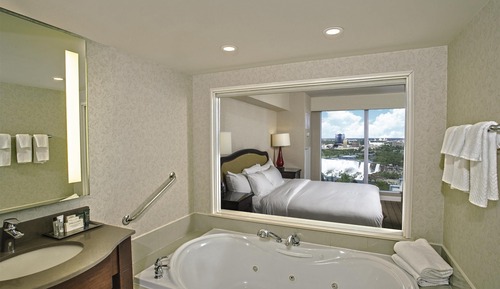 Habitación, 1 cama de matrimonio grande, bañera de hidromasaje (US Fallsview)