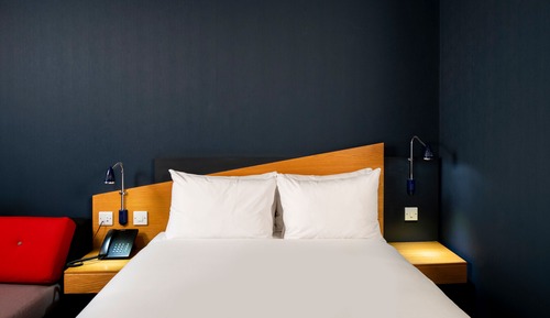 Habitación estándar, 1 cama doble con sofá cama (with Free Hot Breakfast)