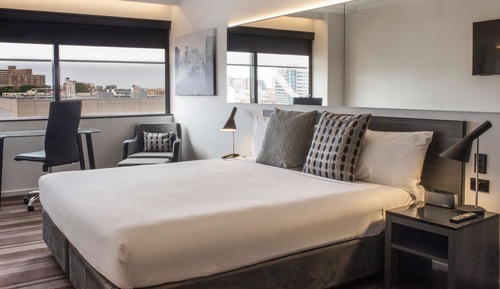 Habitación, 1 cama de matrimonio, balcón, vistas a la ciudad