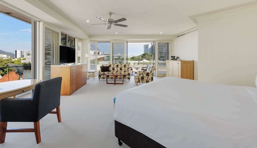 Suite junior, 1 cama de matrimonio grande, bañera de hidromasaje, vistas a la ciudad