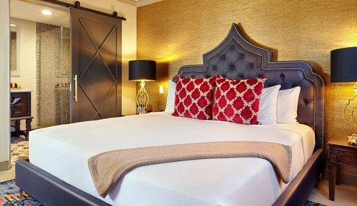 Suite, 1 cama de matrimonio grande, vistas a la ciudad