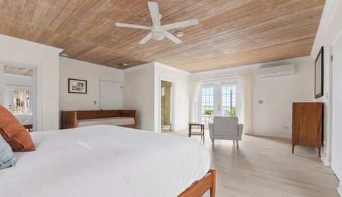 King Room with Daybed