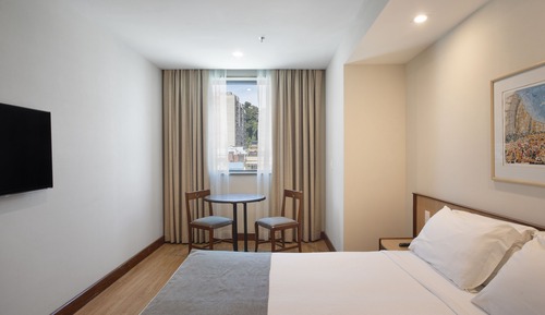 Superior Ejecutiva con Cama Matrimonial y Vista a la Ciudad