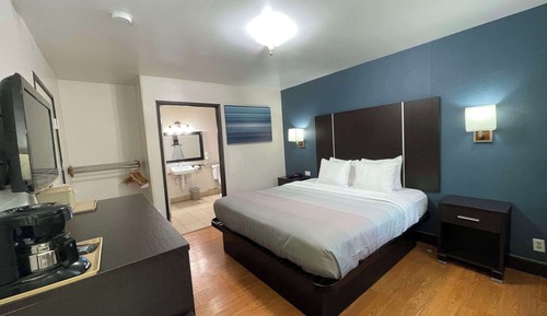 Habitación estándar, 1 cama de matrimonio grande, no fumadores (Accessible Tub)