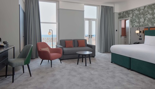 Habitación superior, 1 cama de matrimonio grande con sofá cama, balcón