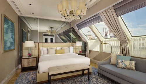 Royal Suite including Club Lounge access