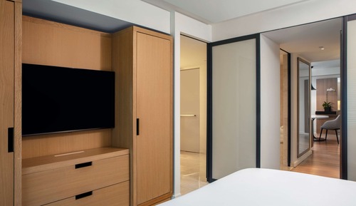 Suite, 1 cama de matrimonio grande, accesible para personas con discapacidad (Roll-in Shower)