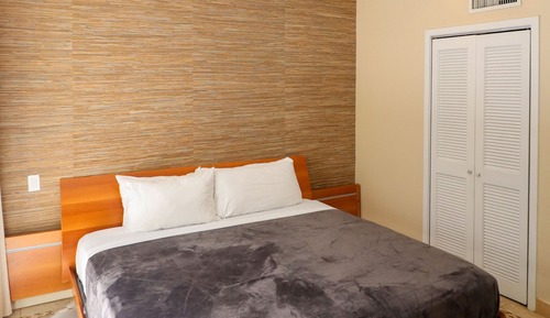 Deluxe Studio Suite