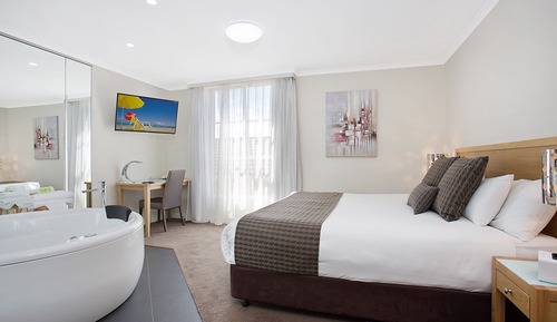 Habitación romántica, 1 cama de matrimonio grande, bañera de hidromasaje
