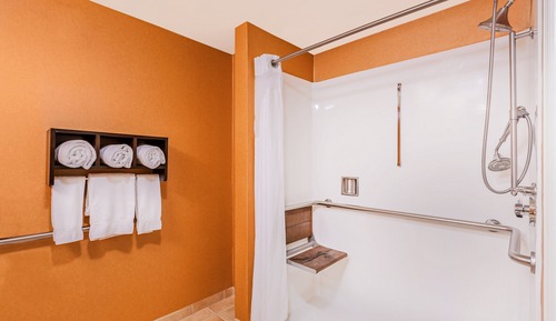 Habitación estándar, 2 camas de matrimonio, accesible para personas con discapacidad (Comm Access)