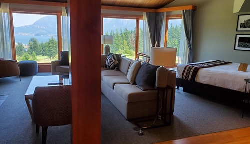 Suite (Hood River)