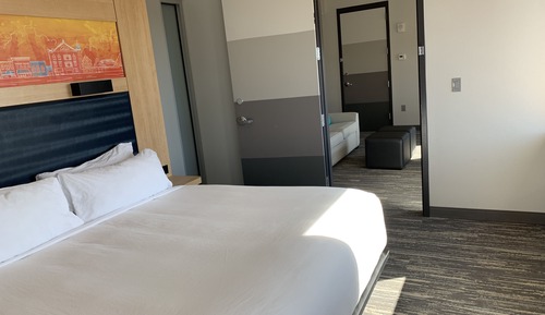 aloft, Suite, 1 cama de matrimonio grande con sofá cama