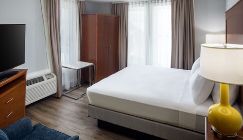 Standard Room, 1 Queen Bed