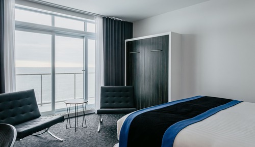 Habitación panorámica, balcón, vistas al mar (1 King and 1 Murphy double )