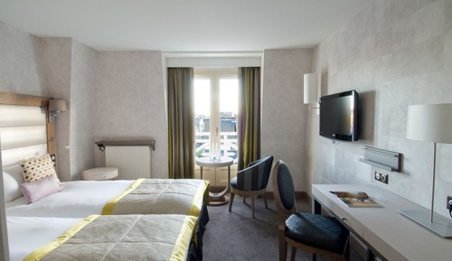 Habitación doble, vistas a la ciudad (Emeraude)