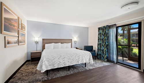 Suite, 1 cama de matrimonio grande con sofá cama, cocina, junto a la piscina (Smoke Free)