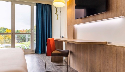 Habitación estándar, 1 cama de matrimonio con sofá cama, balcón