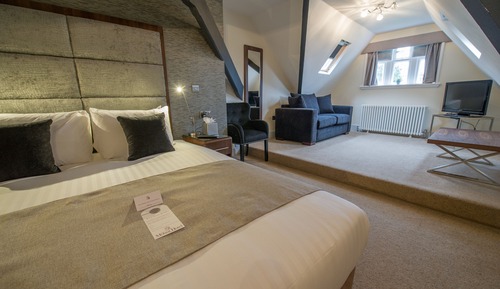 Habitación superior con 1 cama doble o 2 individuales