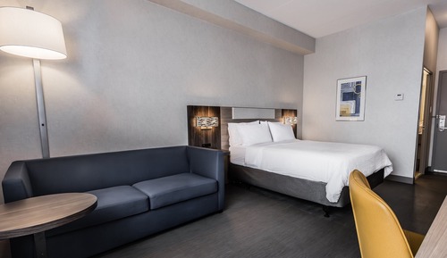 Habitación estándar, 1 cama de matrimonio con sofá cama, en esquina