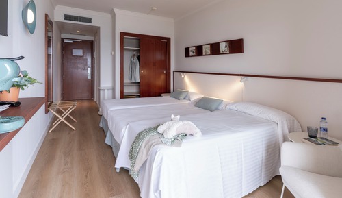 Habitación triple, vistas al mar, mirando al mar