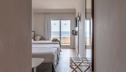 Habitación triple, vistas al mar, mirando al mar (2 + 1)