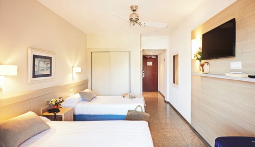Triple Superior Room with air conditioning