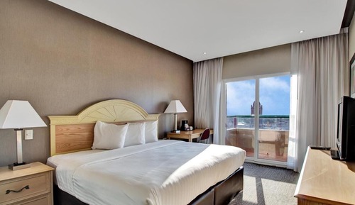 Habitación superior, 1 cama de matrimonio grande, balcón, vistas a la ciudad