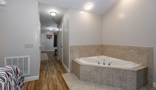 Suite estándar, 1 cama de matrimonio grande, no fumadores, bañera de hidromasaje (Jetted Tub)
