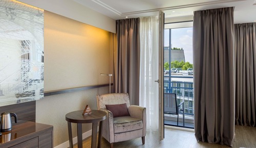 Habitación ejecutiva con 2 camas individuales, 1 cama de matrimonio grande