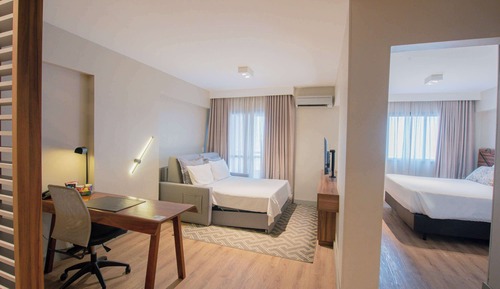 Apartamento superior, 1 cama de matrimonio grande con sofá cama, balcón