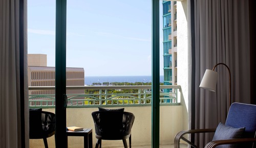 Habitación, 2 camas dobles, vistas a la bahía (Mobility/Hearing Access, Roll-in Shwr)