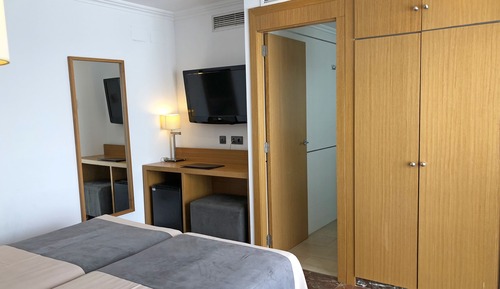 Habitación doble (2 adults + 1 child)