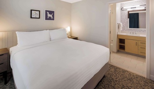 Suite, varias camas, accesible para personas con discapacidad (Two Bedroom King 2 Queen-Mob/Hearing)