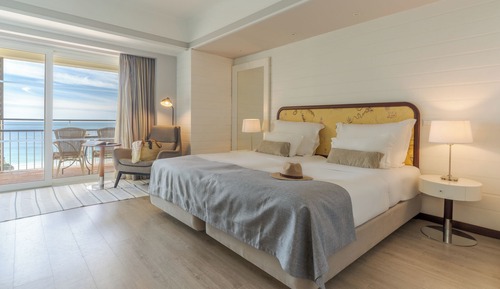 Habitación superior con 1 cama doble o 2 individuales, vistas al mar