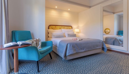 Habitación con 1 cama doble o 2 individuales, vistas al jardín
