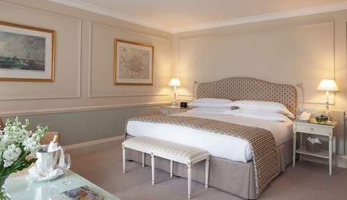 Habitación superior, 1 cama de matrimonio grande, en la zona del jardín