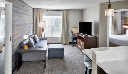 Suite, 2 habitaciones (Mobility/Hearing Access, Roll-In Shwr)