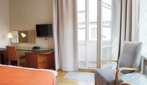 Habitación superior, 1 cama de matrimonio grande, balcón