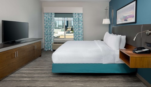 1 cama de matrimonio grande, accesible