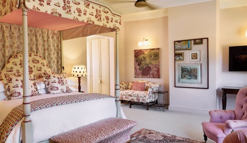Cape Chestnut Suite