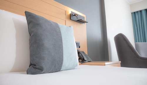 Habitación con 1 cama doble o 2 individuales, balcón