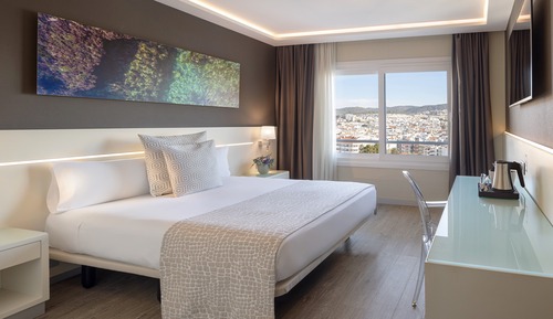 Habitación ejecutiva con 1 cama doble o 2 individuales, vistas a la montaña