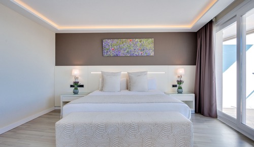 Suite junior, terraza, vistas parciales al mar (Single Use)