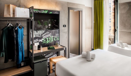 Habitación triple, balcón