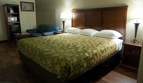 Habitación estándar, 1 cama de matrimonio grande con sofá cama, fumadores (2 Person Sofa Bed)