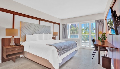 Habitación superior, 1 cama de matrimonio grande, balcón, vistas parciales al mar