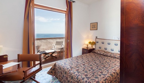 Habitación superior, balcón, vistas al mar