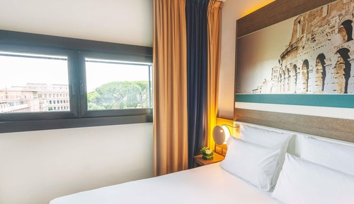 Habitación doble superior (with view on the Colosseum)