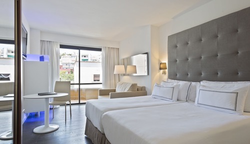 Habitación, vistas a la ciudad (Melia Room, 2 adults + 1 child)