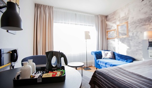 Habitación superior, 1 cama de matrimonio grande con sofá cama, bañera